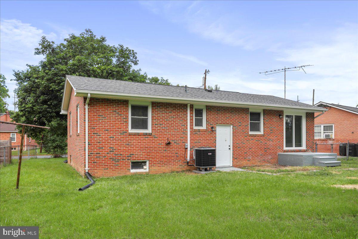 12 MONTAGUE CIR, WINCHESTER, Virginia 22601, 3 Bedrooms Bedrooms, 5 Rooms Rooms,1 BathroomBathrooms,Residential,For sale,12 MONTAGUE CIR,VAWI2007640 MLS # VAWI2007640