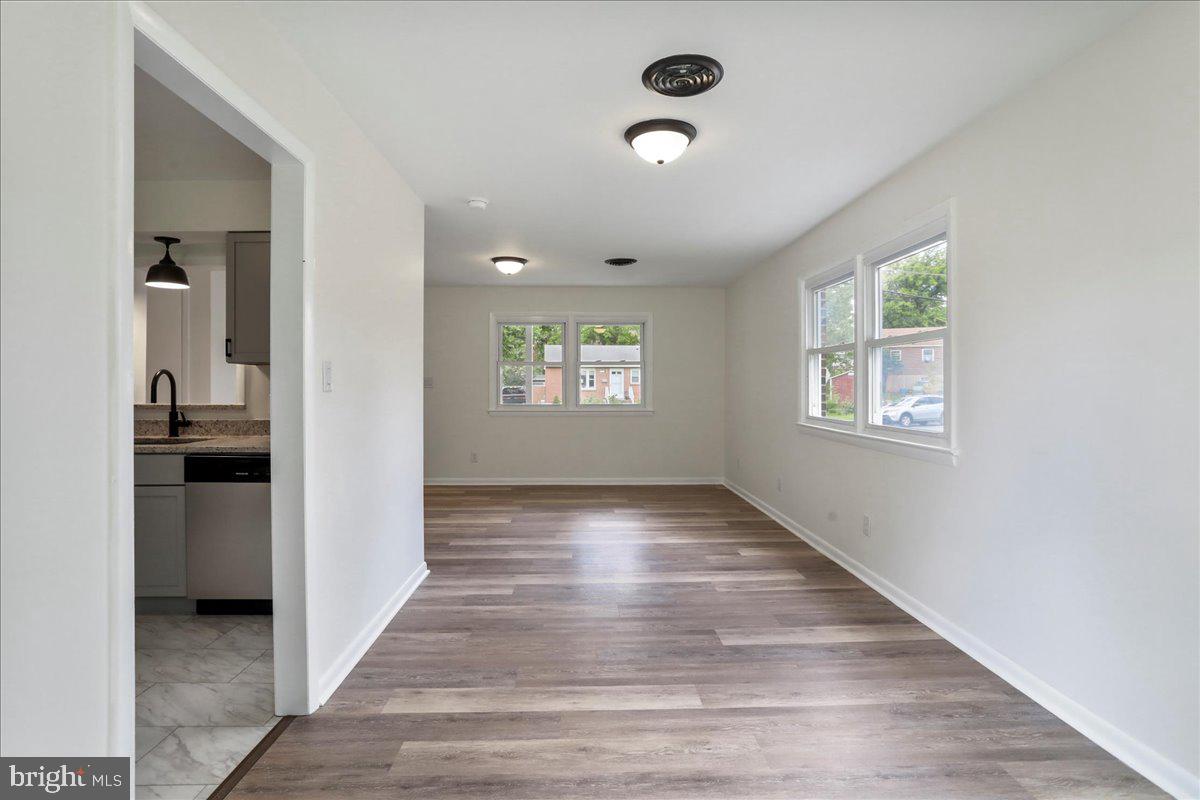 12 MONTAGUE CIR, WINCHESTER, Virginia 22601, 3 Bedrooms Bedrooms, 5 Rooms Rooms,1 BathroomBathrooms,Residential,For sale,12 MONTAGUE CIR,VAWI2007640 MLS # VAWI2007640