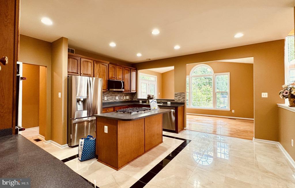 7615 MCWEADON LN, SPRINGFIELD, Virginia 22150, 6 Bedrooms Bedrooms, ,5 BathroomsBathrooms,Residential,For sale,7615 MCWEADON LN,VAFX2240948 MLS # VAFX2240948