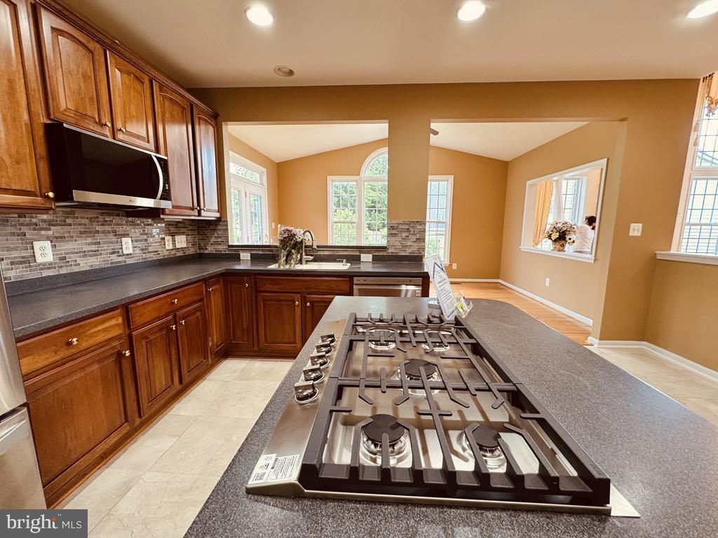 7615 MCWEADON LN, SPRINGFIELD, Virginia 22150, 6 Bedrooms Bedrooms, ,5 BathroomsBathrooms,Residential,For sale,7615 MCWEADON LN,VAFX2240948 MLS # VAFX2240948