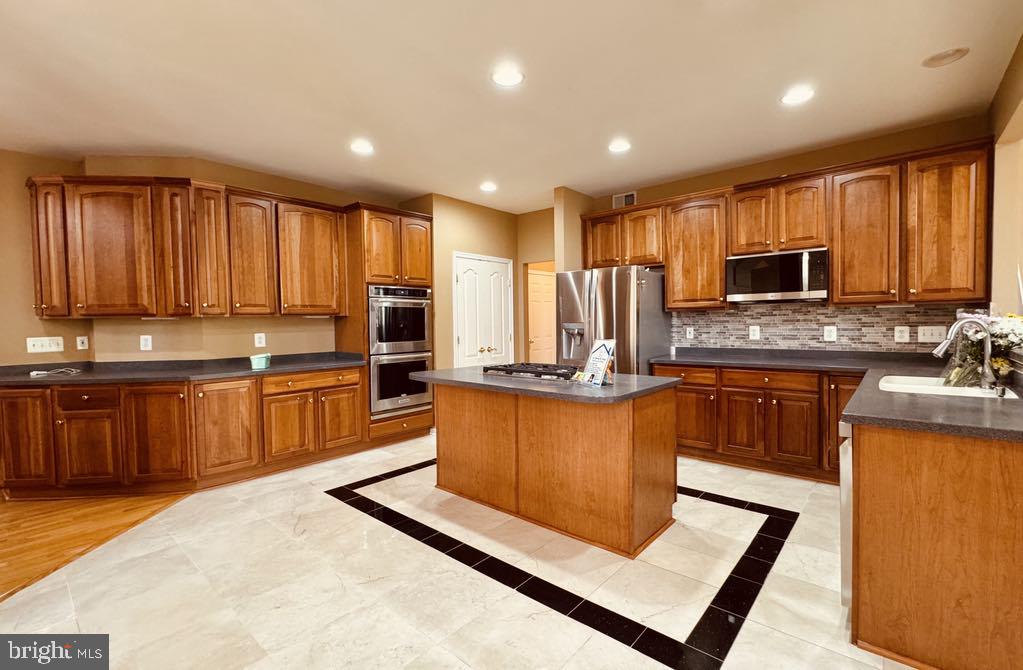 7615 MCWEADON LN, SPRINGFIELD, Virginia 22150, 6 Bedrooms Bedrooms, ,5 BathroomsBathrooms,Residential,For sale,7615 MCWEADON LN,VAFX2240948 MLS # VAFX2240948