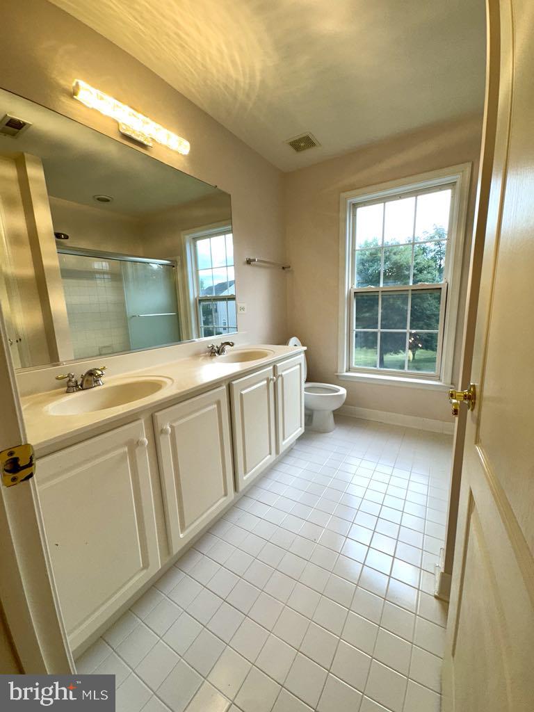 7615 MCWEADON LN, SPRINGFIELD, Virginia 22150, 6 Bedrooms Bedrooms, ,5 BathroomsBathrooms,Residential,For sale,7615 MCWEADON LN,VAFX2240948 MLS # VAFX2240948