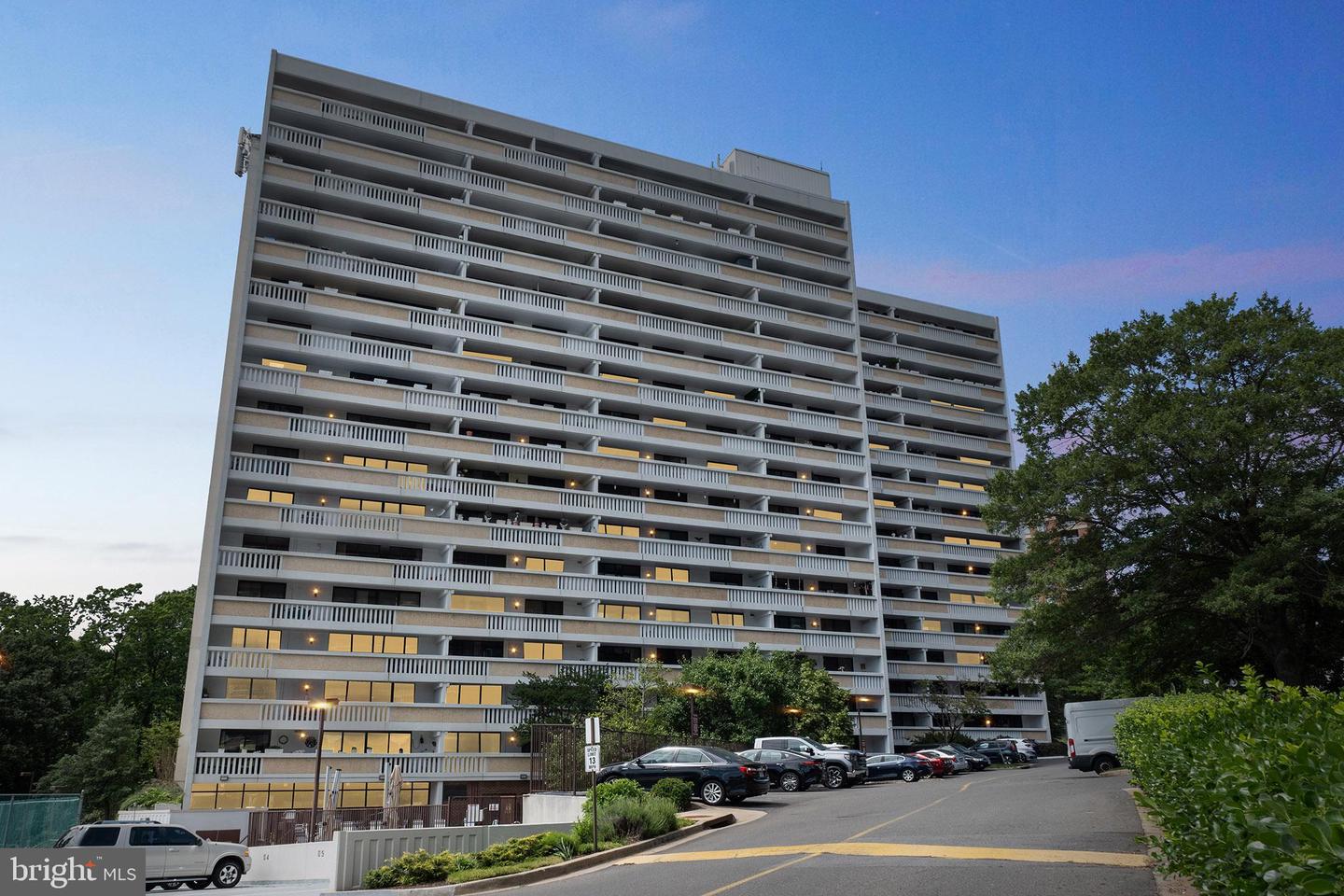 6101 EDSALL RD #702, ALEXANDRIA, Virginia 22304, 2 Bedrooms Bedrooms, ,2 BathroomsBathrooms,Residential,For sale,6101 EDSALL RD #702,VAAX2045660 MLS # VAAX2045660