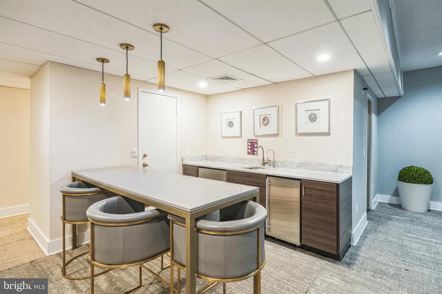 6101 EDSALL RD #702, ALEXANDRIA, Virginia 22304, 2 Bedrooms Bedrooms, ,2 BathroomsBathrooms,Residential,For sale,6101 EDSALL RD #702,VAAX2045660 MLS # VAAX2045660