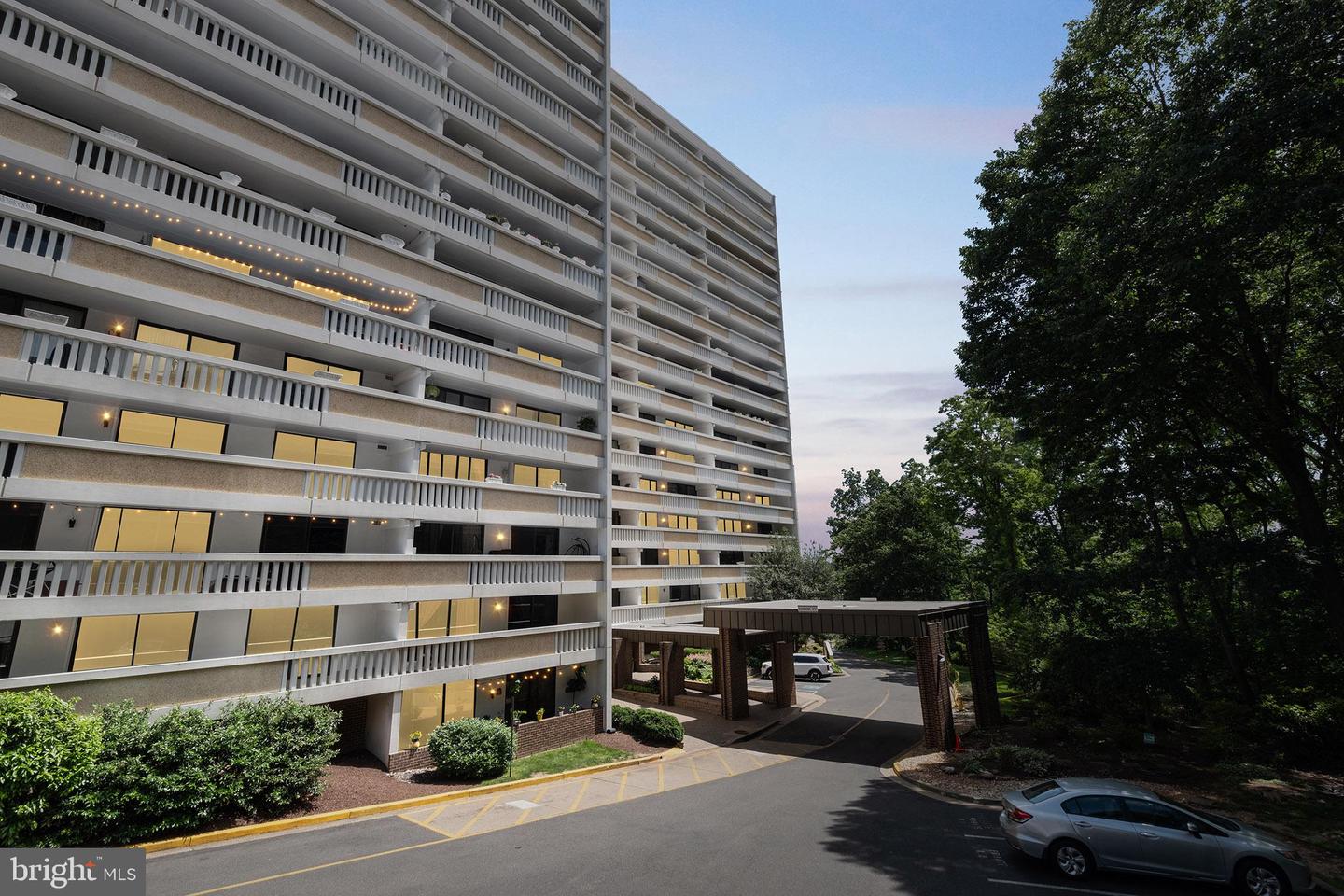 6101 EDSALL RD #702, ALEXANDRIA, Virginia 22304, 2 Bedrooms Bedrooms, ,2 BathroomsBathrooms,Residential,For sale,6101 EDSALL RD #702,VAAX2045660 MLS # VAAX2045660