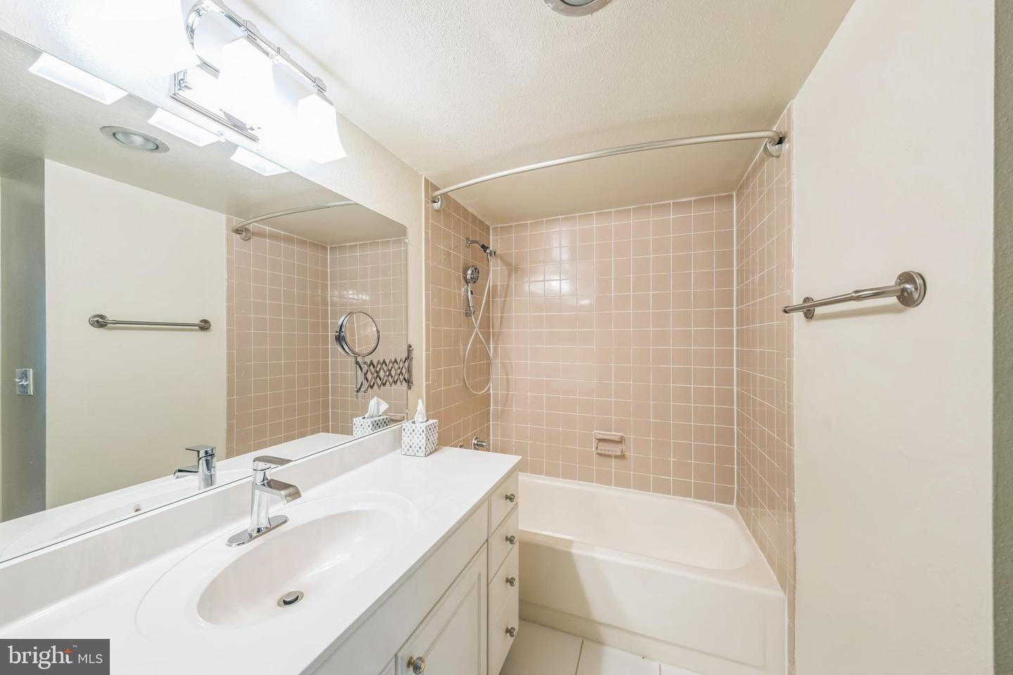 6101 EDSALL RD #702, ALEXANDRIA, Virginia 22304, 2 Bedrooms Bedrooms, ,2 BathroomsBathrooms,Residential,For sale,6101 EDSALL RD #702,VAAX2045660 MLS # VAAX2045660