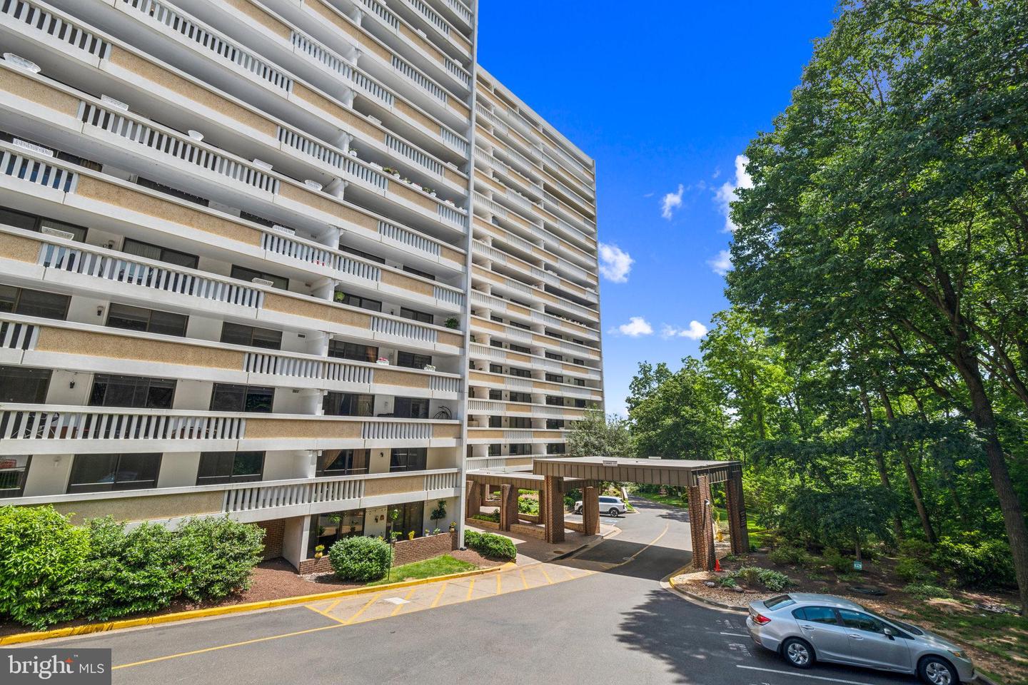 6101 EDSALL RD #702, ALEXANDRIA, Virginia 22304, 2 Bedrooms Bedrooms, ,2 BathroomsBathrooms,Residential,For sale,6101 EDSALL RD #702,VAAX2045660 MLS # VAAX2045660