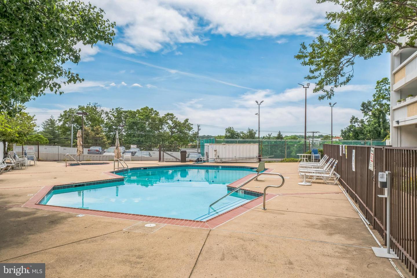 6101 EDSALL RD #702, ALEXANDRIA, Virginia 22304, 2 Bedrooms Bedrooms, ,2 BathroomsBathrooms,Residential,For sale,6101 EDSALL RD #702,VAAX2045660 MLS # VAAX2045660
