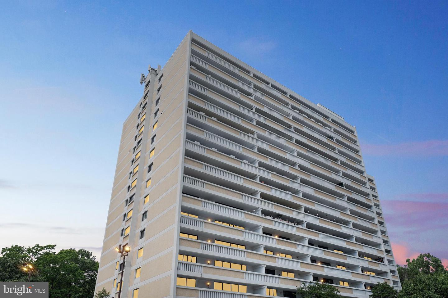 6101 EDSALL RD #702, ALEXANDRIA, Virginia 22304, 2 Bedrooms Bedrooms, ,2 BathroomsBathrooms,Residential,For sale,6101 EDSALL RD #702,VAAX2045660 MLS # VAAX2045660