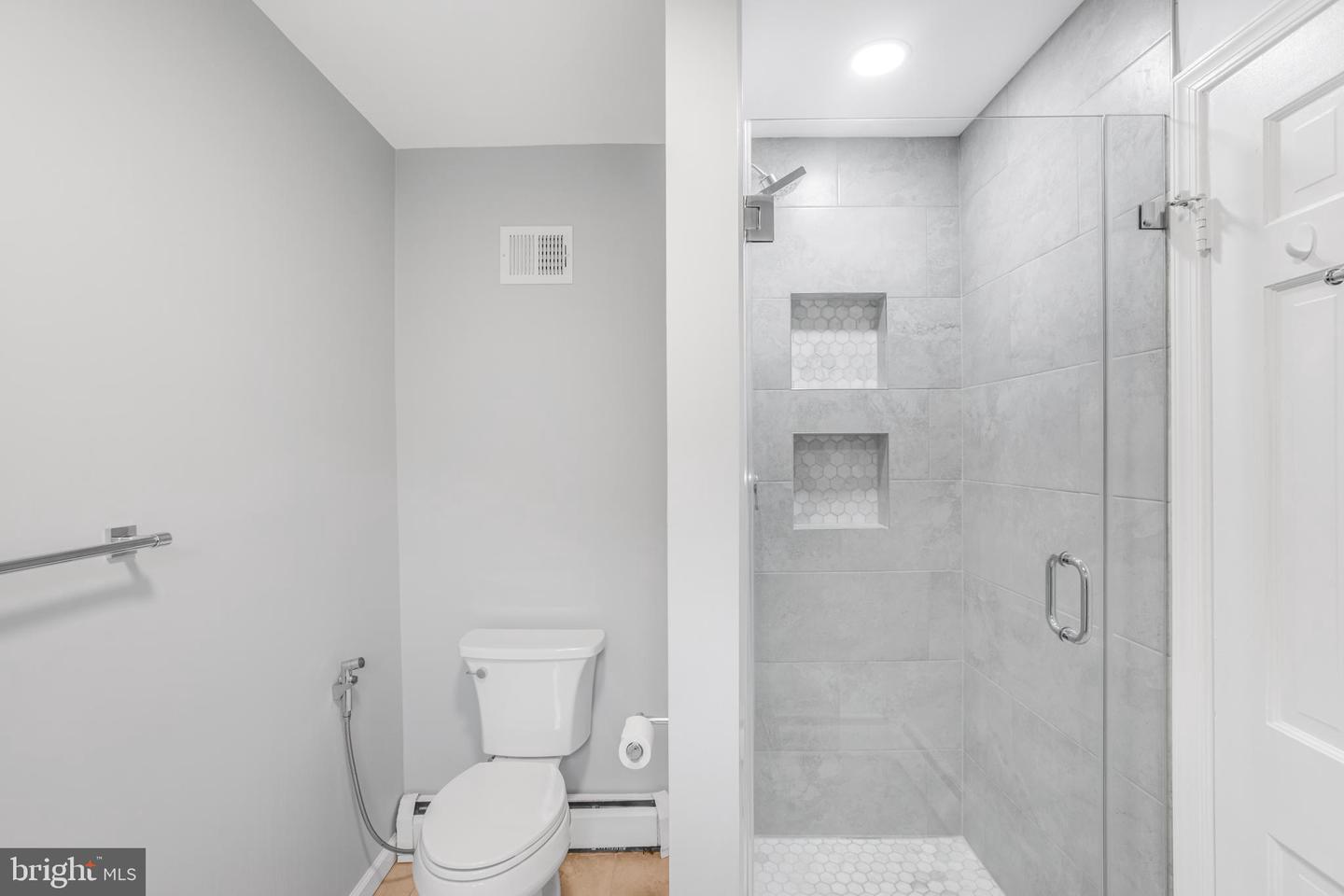8007 LEWINSVILLE RD, MCLEAN, Virginia 22102, 4 Bedrooms Bedrooms, ,3 BathroomsBathrooms,Residential,For sale,8007 LEWINSVILLE RD,VAFX2243408 MLS # VAFX2243408