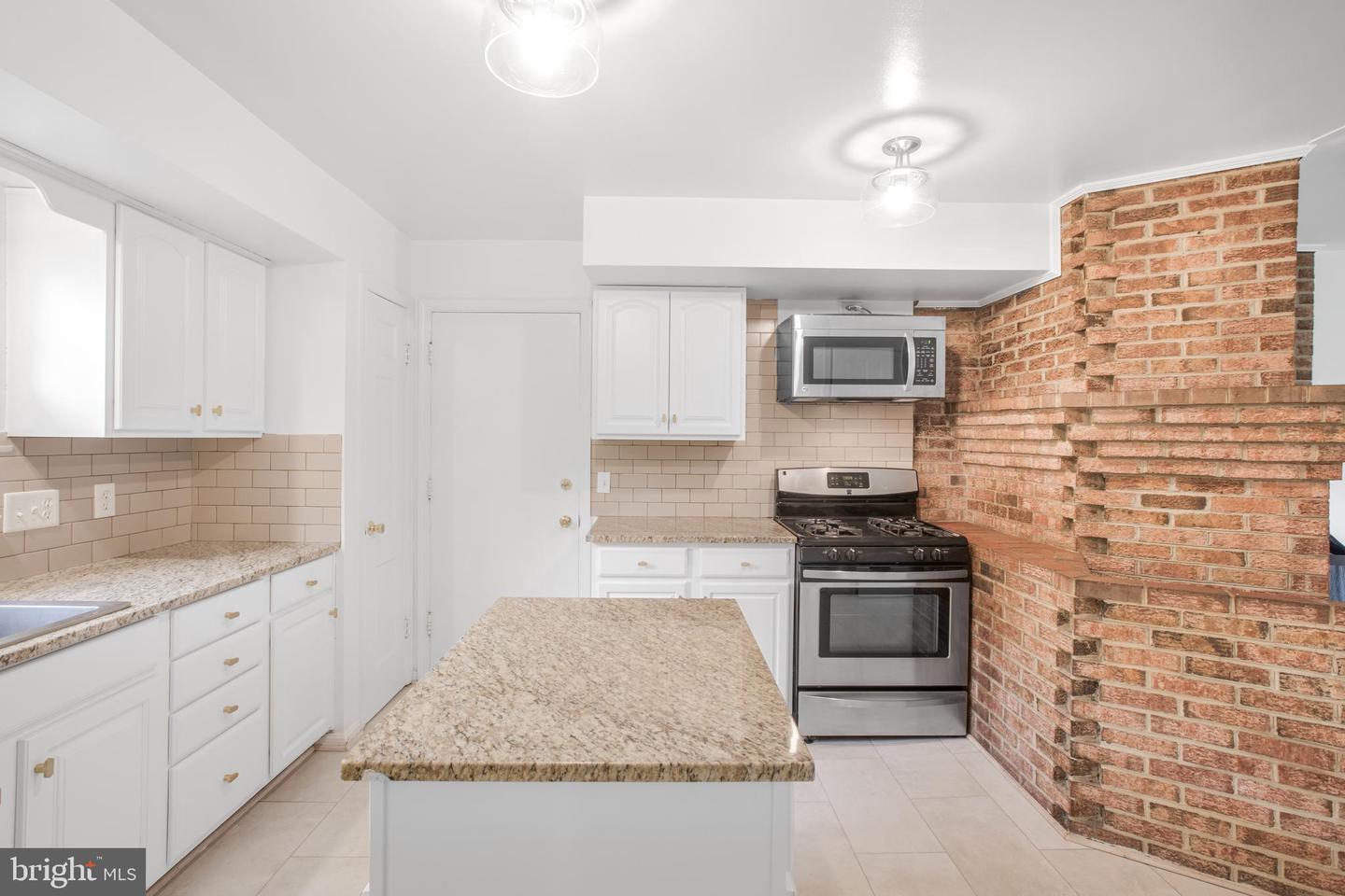 8007 LEWINSVILLE RD, MCLEAN, Virginia 22102, 4 Bedrooms Bedrooms, ,3 BathroomsBathrooms,Residential,For sale,8007 LEWINSVILLE RD,VAFX2243408 MLS # VAFX2243408