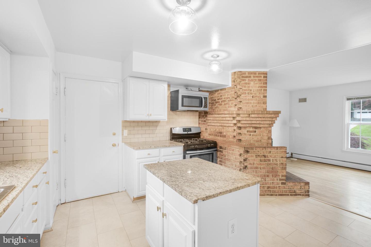 8007 LEWINSVILLE RD, MCLEAN, Virginia 22102, 4 Bedrooms Bedrooms, ,3 BathroomsBathrooms,Residential,For sale,8007 LEWINSVILLE RD,VAFX2243408 MLS # VAFX2243408