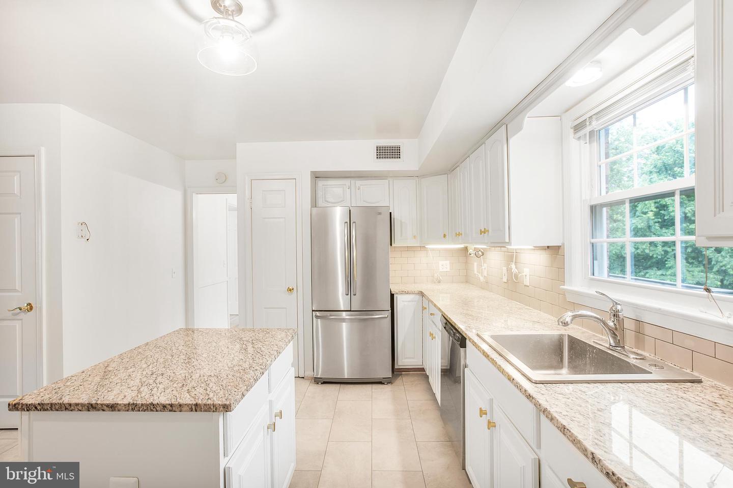 8007 LEWINSVILLE RD, MCLEAN, Virginia 22102, 4 Bedrooms Bedrooms, ,3 BathroomsBathrooms,Residential,For sale,8007 LEWINSVILLE RD,VAFX2243408 MLS # VAFX2243408