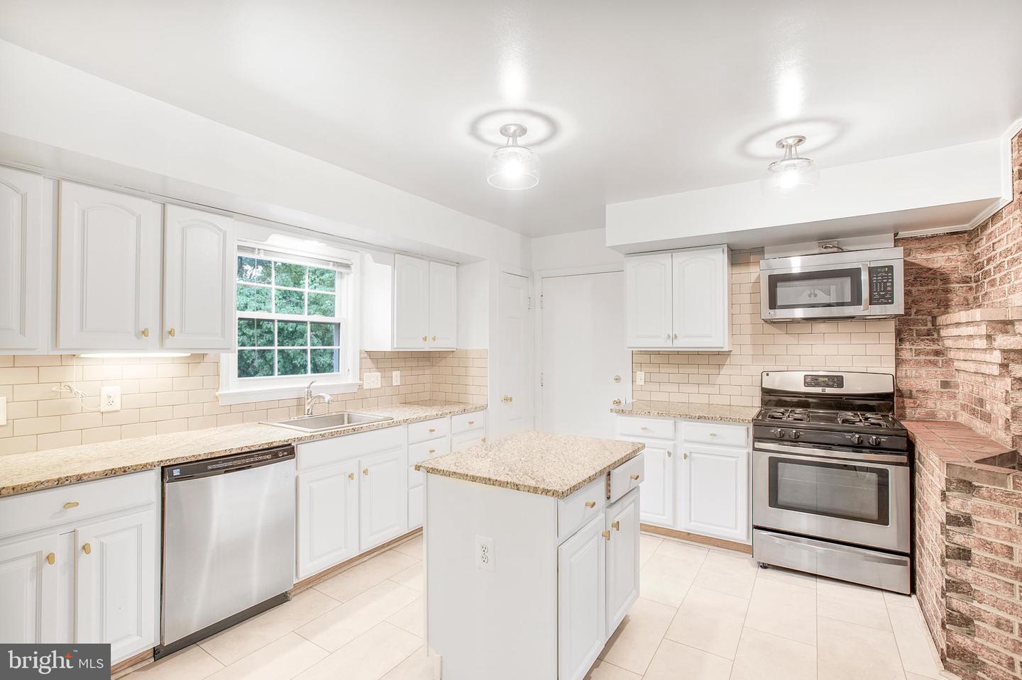 8007 LEWINSVILLE RD, MCLEAN, Virginia 22102, 4 Bedrooms Bedrooms, ,3 BathroomsBathrooms,Residential,For sale,8007 LEWINSVILLE RD,VAFX2243408 MLS # VAFX2243408