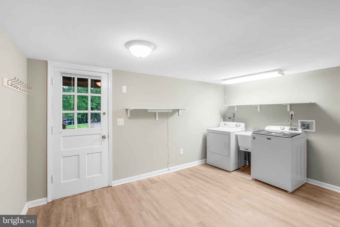 8007 LEWINSVILLE RD, MCLEAN, Virginia 22102, 4 Bedrooms Bedrooms, ,3 BathroomsBathrooms,Residential,For sale,8007 LEWINSVILLE RD,VAFX2243408 MLS # VAFX2243408