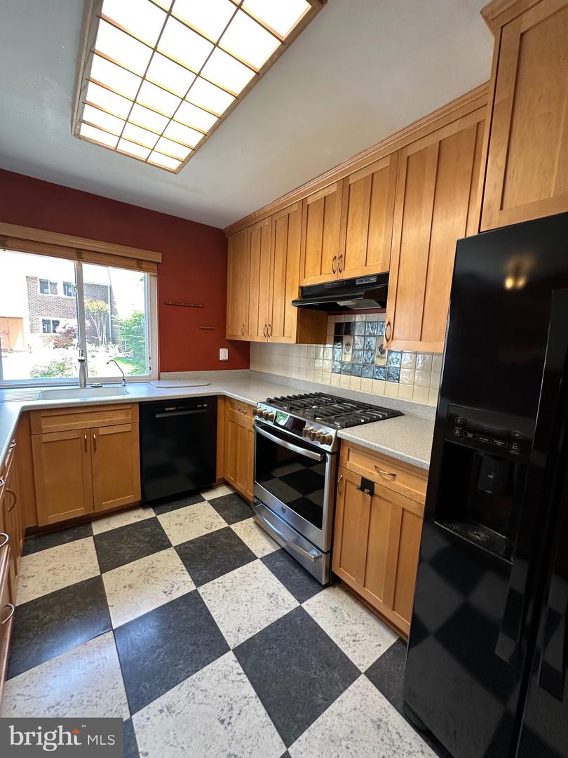 11152 FOREST EDGE DR, RESTON, Virginia 20190, 3 Bedrooms Bedrooms, ,2 BathroomsBathrooms,Residential,For sale,11152 FOREST EDGE DR,VAFX2215544 MLS # VAFX2215544