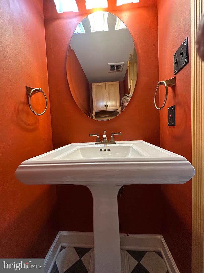 11152 FOREST EDGE DR, RESTON, Virginia 20190, 3 Bedrooms Bedrooms, ,2 BathroomsBathrooms,Residential,For sale,11152 FOREST EDGE DR,VAFX2215544 MLS # VAFX2215544