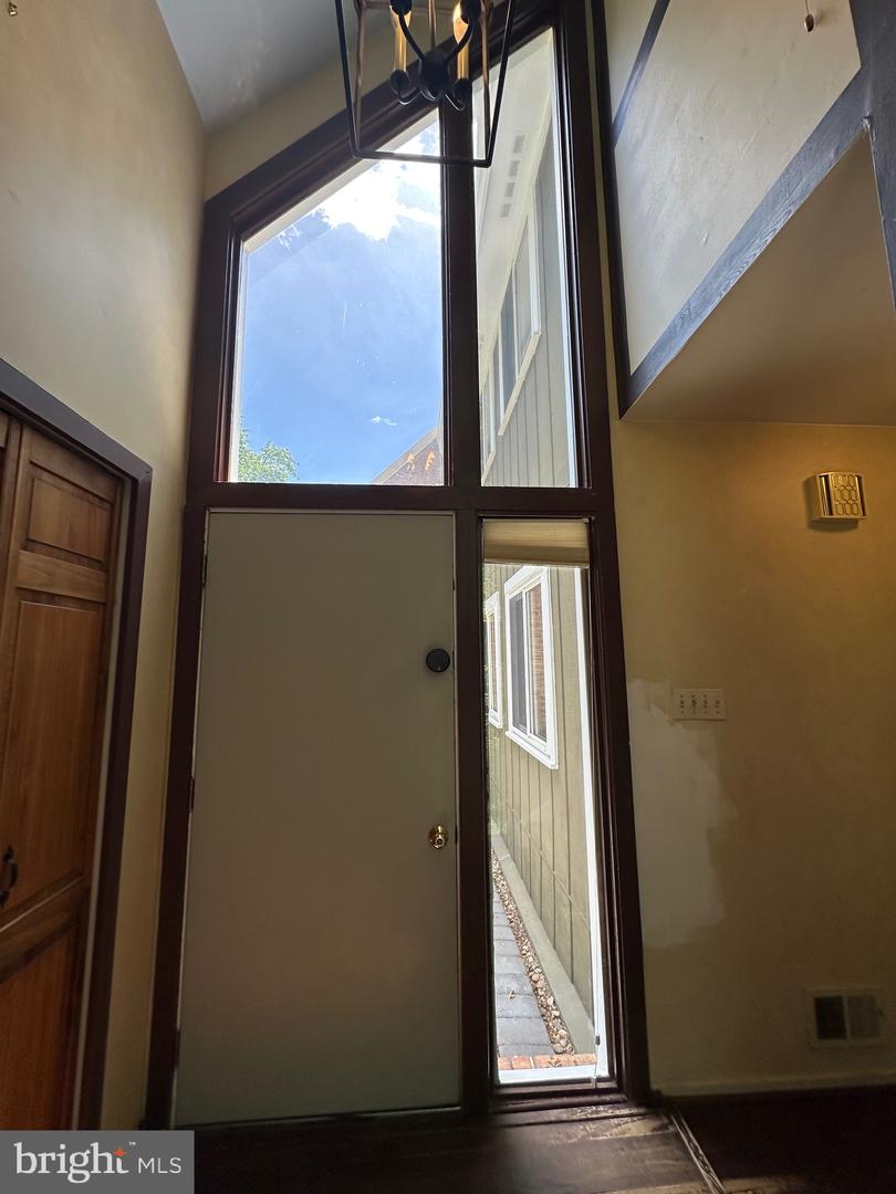 11152 FOREST EDGE DR, RESTON, Virginia 20190, 3 Bedrooms Bedrooms, ,2 BathroomsBathrooms,Residential,For sale,11152 FOREST EDGE DR,VAFX2215544 MLS # VAFX2215544