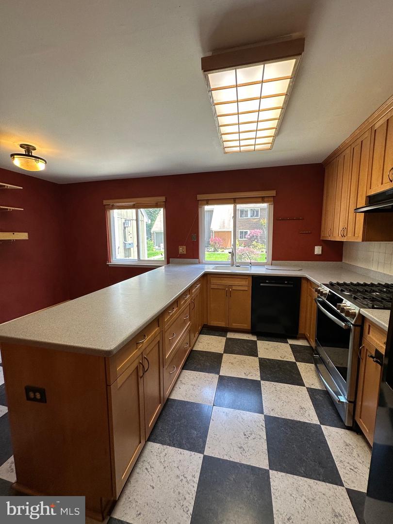 11152 FOREST EDGE DR, RESTON, Virginia 20190, 3 Bedrooms Bedrooms, ,2 BathroomsBathrooms,Residential,For sale,11152 FOREST EDGE DR,VAFX2215544 MLS # VAFX2215544