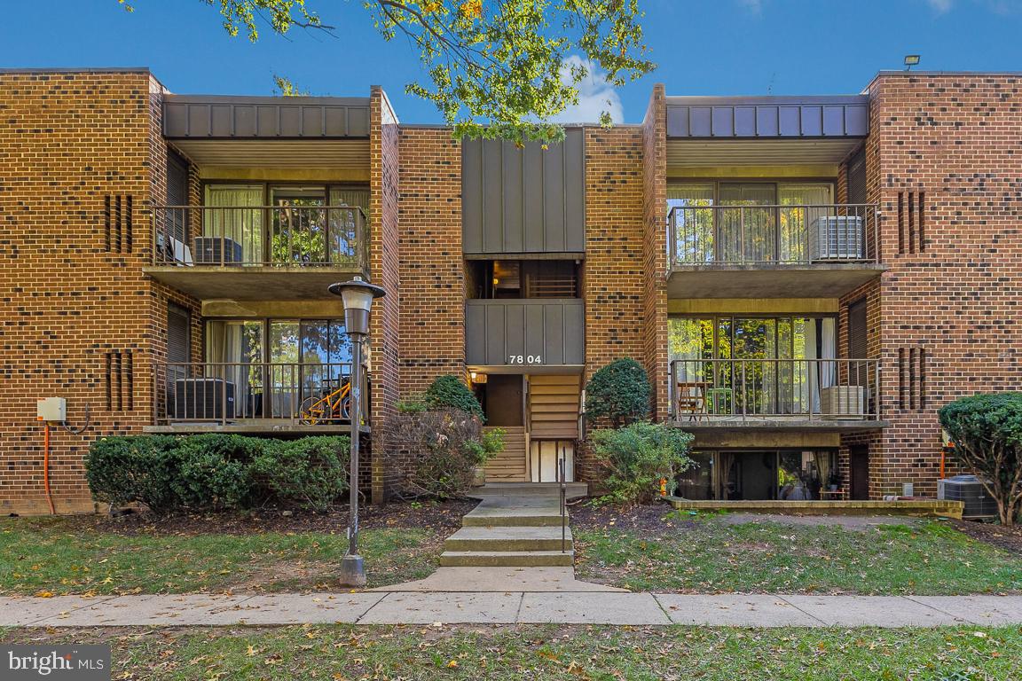 7804 DASSETT CT #202, ANNANDALE, Virginia 22003, 2 Bedrooms Bedrooms, ,2 BathroomsBathrooms,Residential,For sale,7804 DASSETT CT #202,VAFX2234146 MLS # VAFX2234146