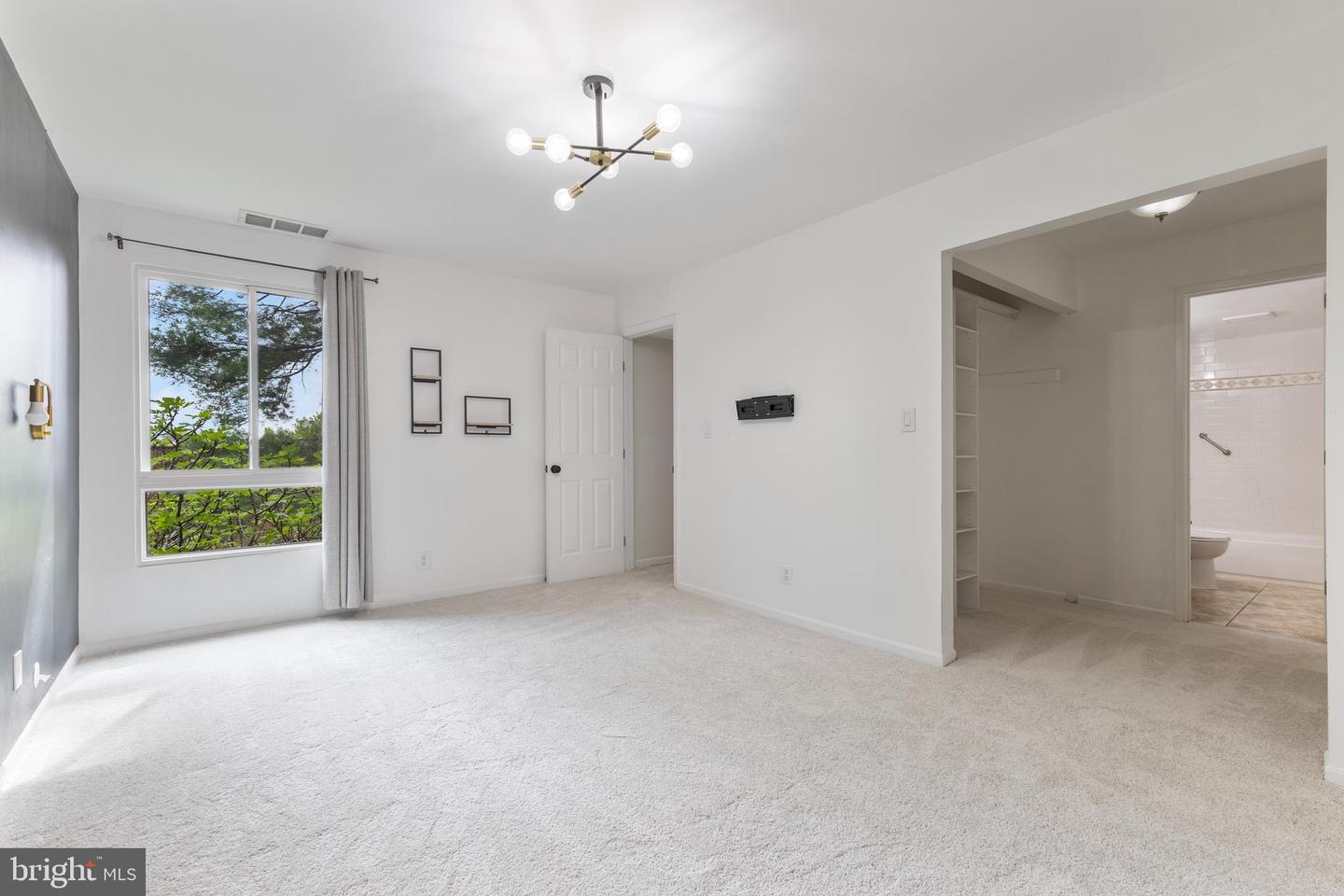 7804 DASSETT CT #202, ANNANDALE, Virginia 22003, 2 Bedrooms Bedrooms, ,2 BathroomsBathrooms,Residential,For sale,7804 DASSETT CT #202,VAFX2234146 MLS # VAFX2234146