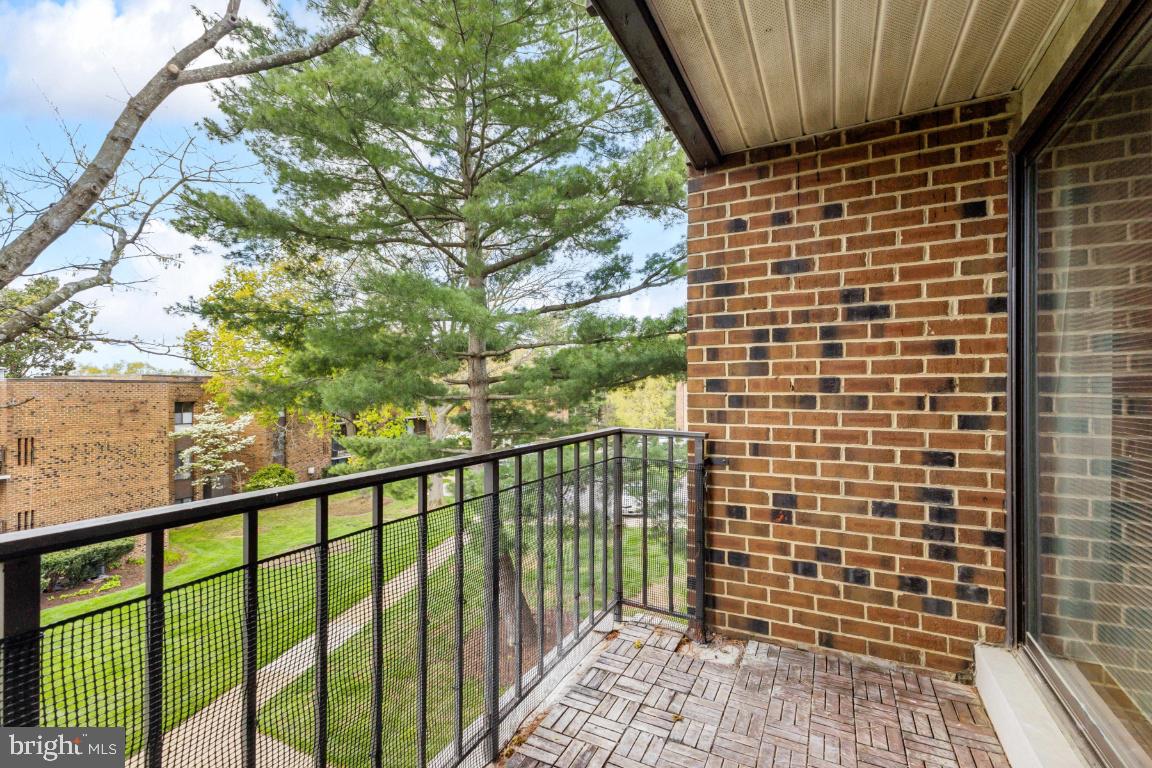 7804 DASSETT CT #202, ANNANDALE, Virginia 22003, 2 Bedrooms Bedrooms, ,2 BathroomsBathrooms,Residential,For sale,7804 DASSETT CT #202,VAFX2234146 MLS # VAFX2234146