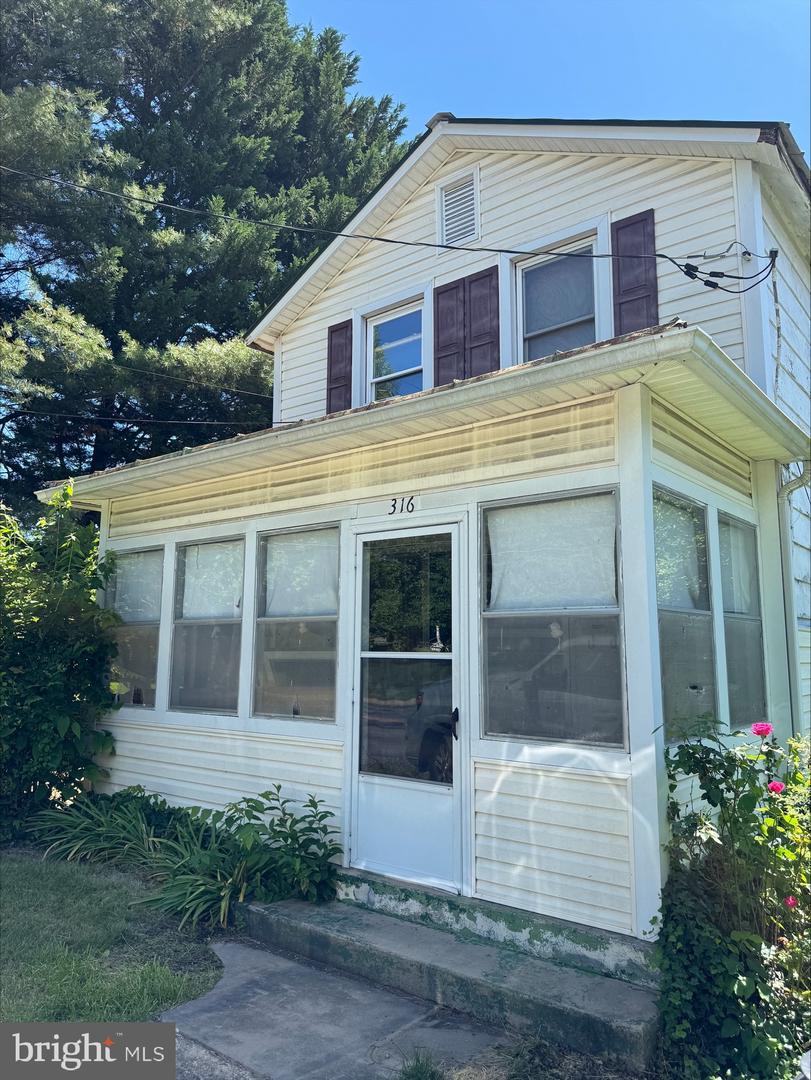 316 S CHURCH ST, BERRYVILLE, Virginia 22611, 2 Bedrooms Bedrooms, ,1 BathroomBathrooms,Residential,For sale,316 S CHURCH ST,VACL2003748 MLS # VACL2003748