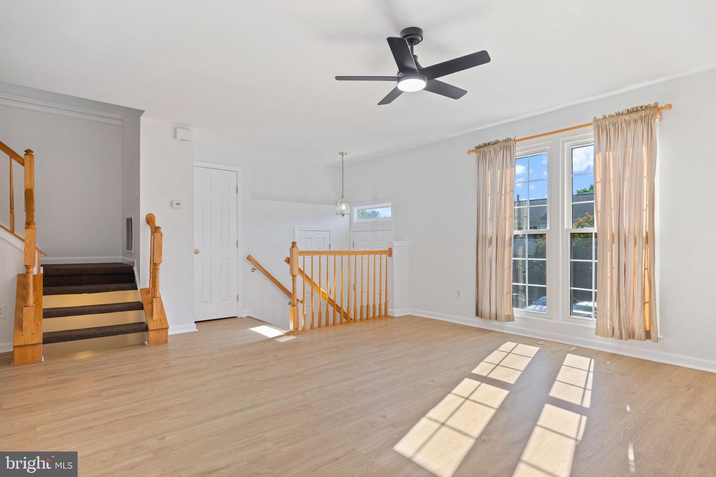 21055 CORNERPOST SQ, ASHBURN, Virginia 20147, 3 Bedrooms Bedrooms, ,2 BathroomsBathrooms,Residential,For sale,21055 CORNERPOST SQ,VALO2097826 MLS # VALO2097826