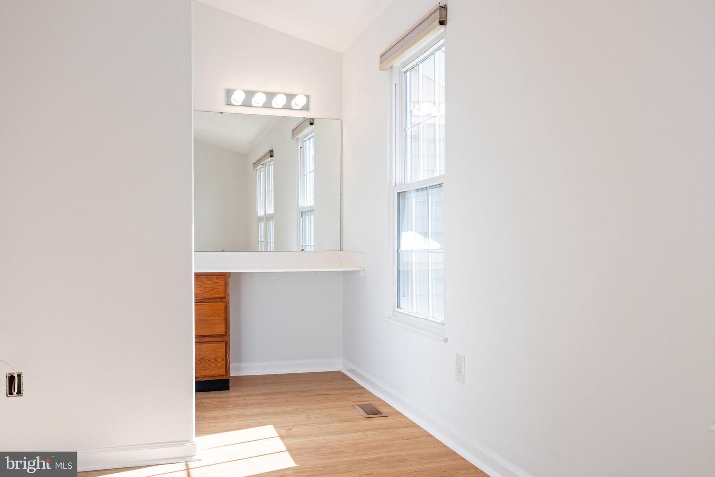 21055 CORNERPOST SQ, ASHBURN, Virginia 20147, 3 Bedrooms Bedrooms, ,2 BathroomsBathrooms,Residential,For sale,21055 CORNERPOST SQ,VALO2097826 MLS # VALO2097826