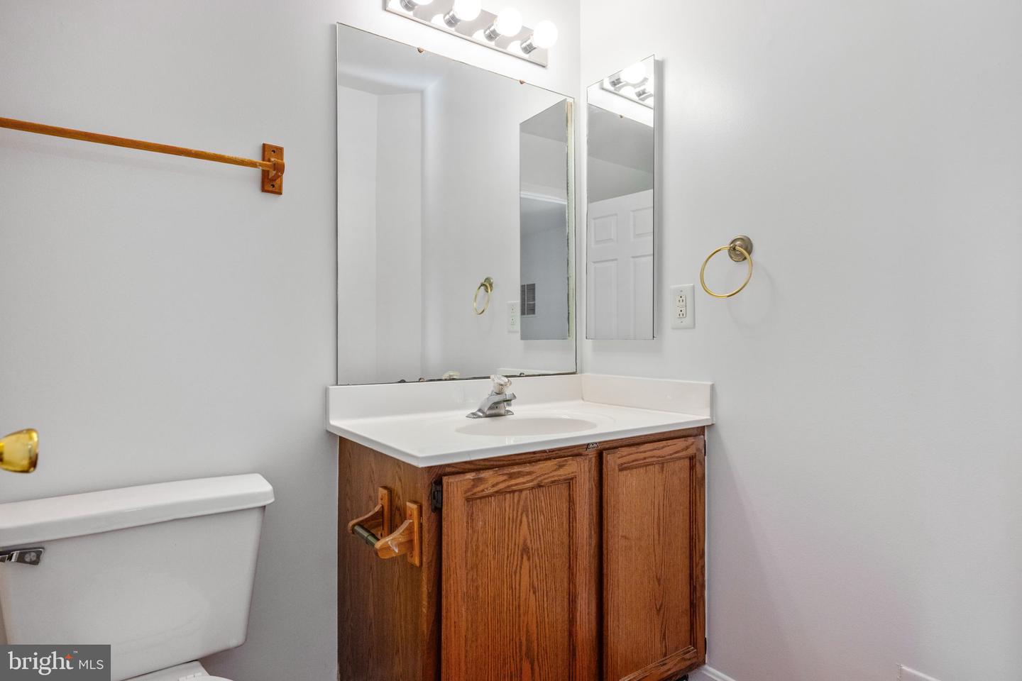 21055 CORNERPOST SQ, ASHBURN, Virginia 20147, 3 Bedrooms Bedrooms, ,2 BathroomsBathrooms,Residential,For sale,21055 CORNERPOST SQ,VALO2097826 MLS # VALO2097826