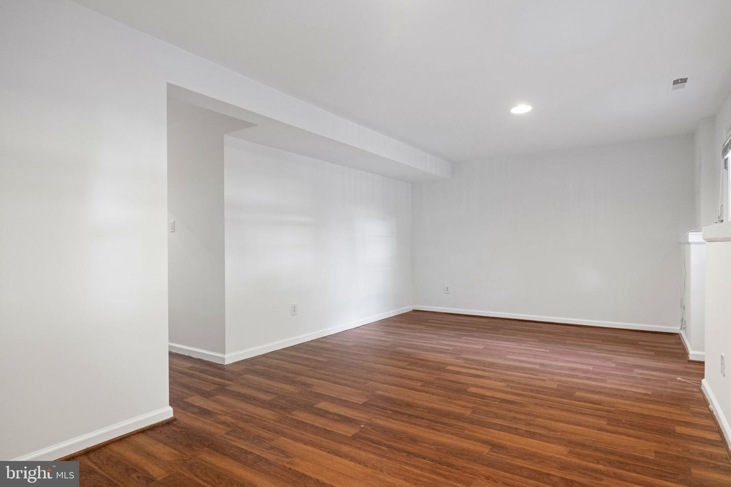 21055 CORNERPOST SQ, ASHBURN, Virginia 20147, 3 Bedrooms Bedrooms, ,2 BathroomsBathrooms,Residential,For sale,21055 CORNERPOST SQ,VALO2097826 MLS # VALO2097826
