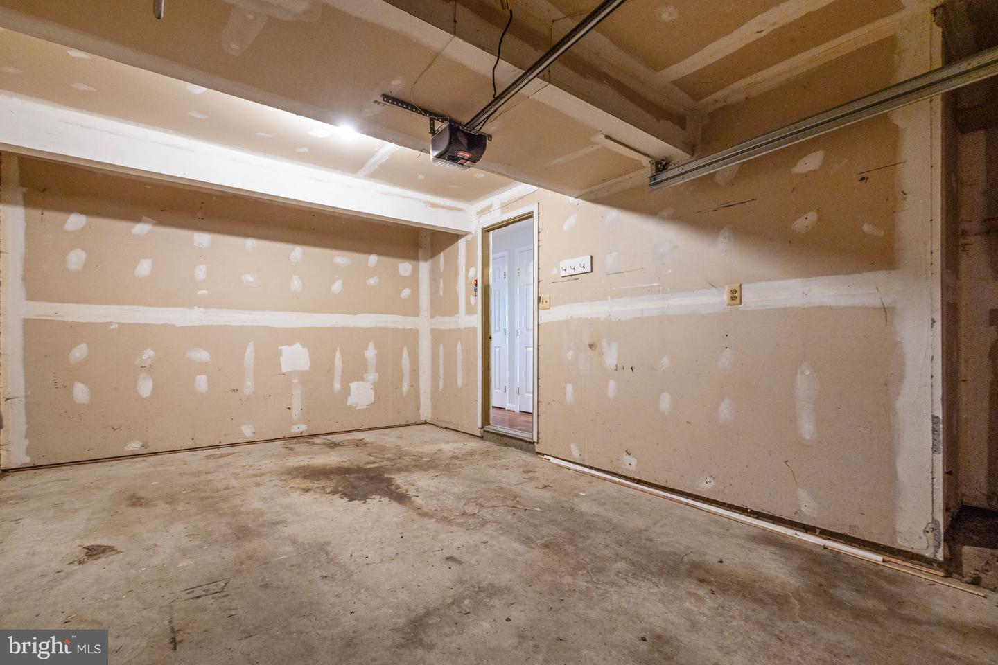 21055 CORNERPOST SQ, ASHBURN, Virginia 20147, 3 Bedrooms Bedrooms, ,2 BathroomsBathrooms,Residential,For sale,21055 CORNERPOST SQ,VALO2097826 MLS # VALO2097826
