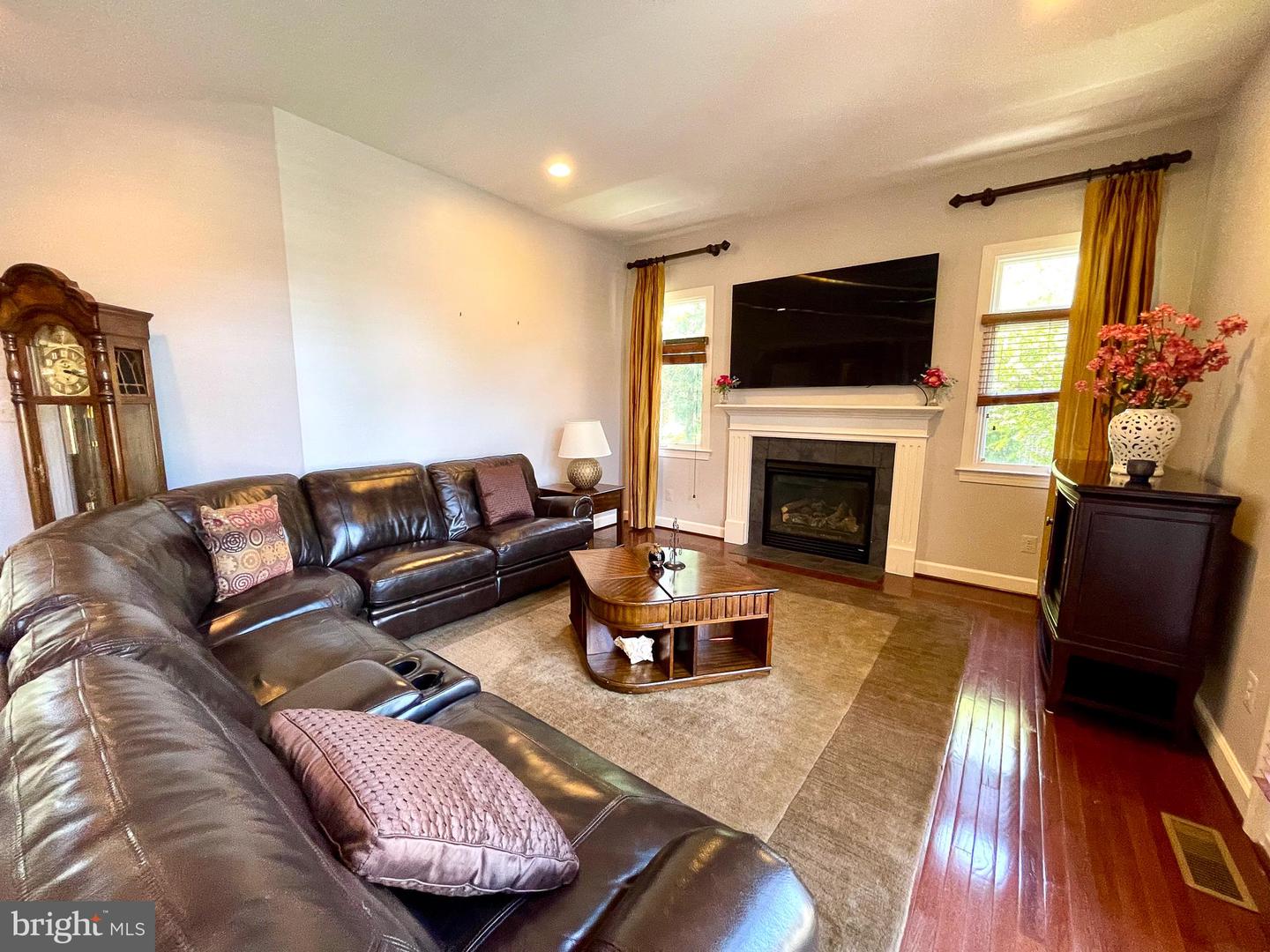22995 LOIS LN, BRAMBLETON, Virginia 20148, 5 Bedrooms Bedrooms, ,4 BathroomsBathrooms,Residential,For sale,22995 LOIS LN,VALO2096274 MLS # VALO2096274