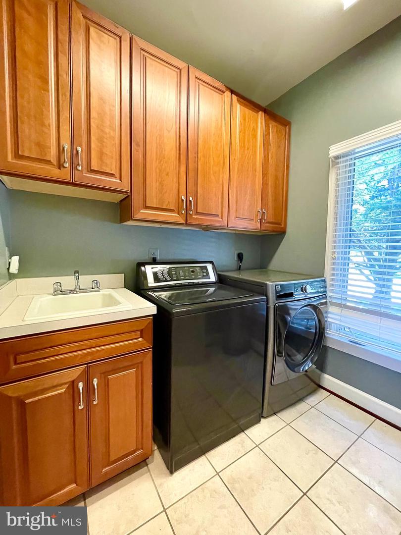 22995 LOIS LN, BRAMBLETON, Virginia 20148, 5 Bedrooms Bedrooms, ,4 BathroomsBathrooms,Residential,For sale,22995 LOIS LN,VALO2096274 MLS # VALO2096274
