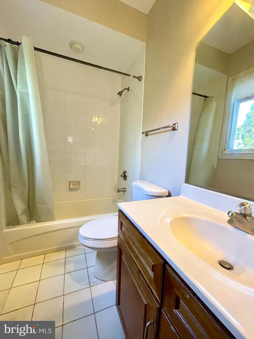 22995 LOIS LN, BRAMBLETON, Virginia 20148, 5 Bedrooms Bedrooms, ,4 BathroomsBathrooms,Residential,For sale,22995 LOIS LN,VALO2096274 MLS # VALO2096274