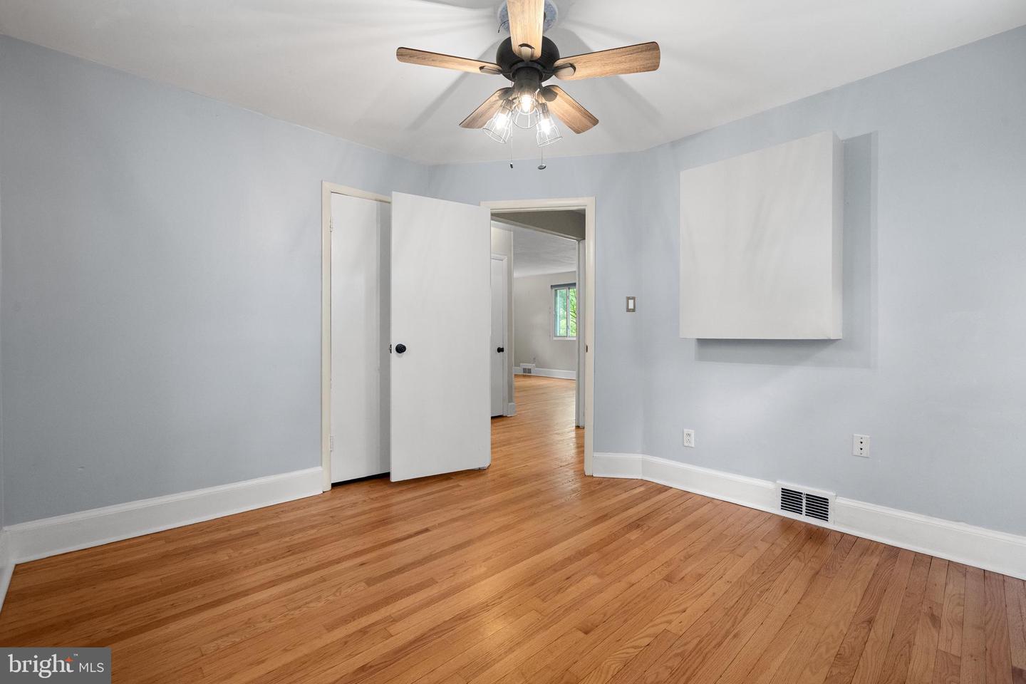 5604 EDGEMONT DR, ALEXANDRIA, Virginia 22310, 3 Bedrooms Bedrooms, ,2 BathroomsBathrooms,Residential,For sale,5604 EDGEMONT DR,VAFX2242646 MLS # VAFX2242646