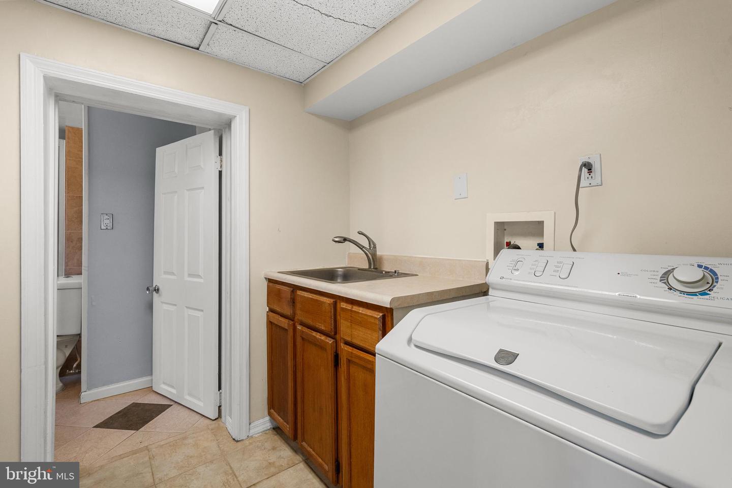 5604 EDGEMONT DR, ALEXANDRIA, Virginia 22310, 3 Bedrooms Bedrooms, ,2 BathroomsBathrooms,Residential,For sale,5604 EDGEMONT DR,VAFX2242646 MLS # VAFX2242646