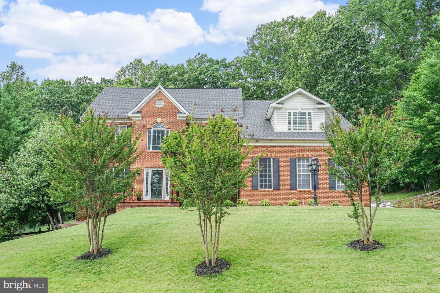 4904 CHARMED CT, WOODBRIDGE, Virginia 22192, 5 Bedrooms Bedrooms, 16 Rooms Rooms,4 BathroomsBathrooms,Residential,For sale,4904 CHARMED CT,VAPW2095612 MLS # VAPW2095612