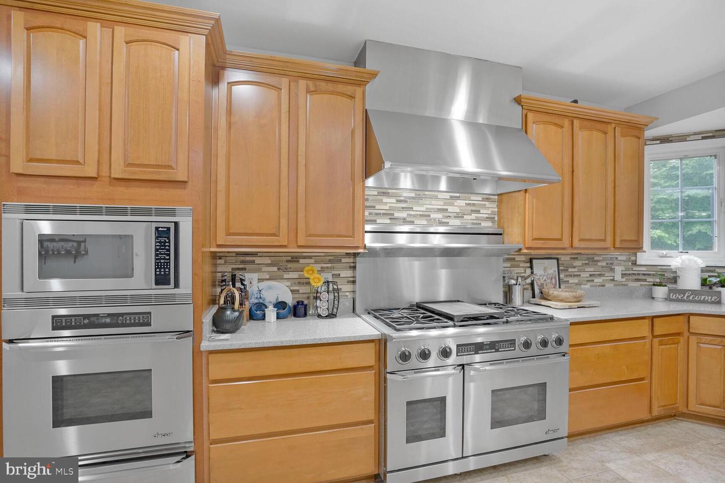 4904 CHARMED CT, WOODBRIDGE, Virginia 22192, 5 Bedrooms Bedrooms, 16 Rooms Rooms,4 BathroomsBathrooms,Residential,For sale,4904 CHARMED CT,VAPW2095612 MLS # VAPW2095612