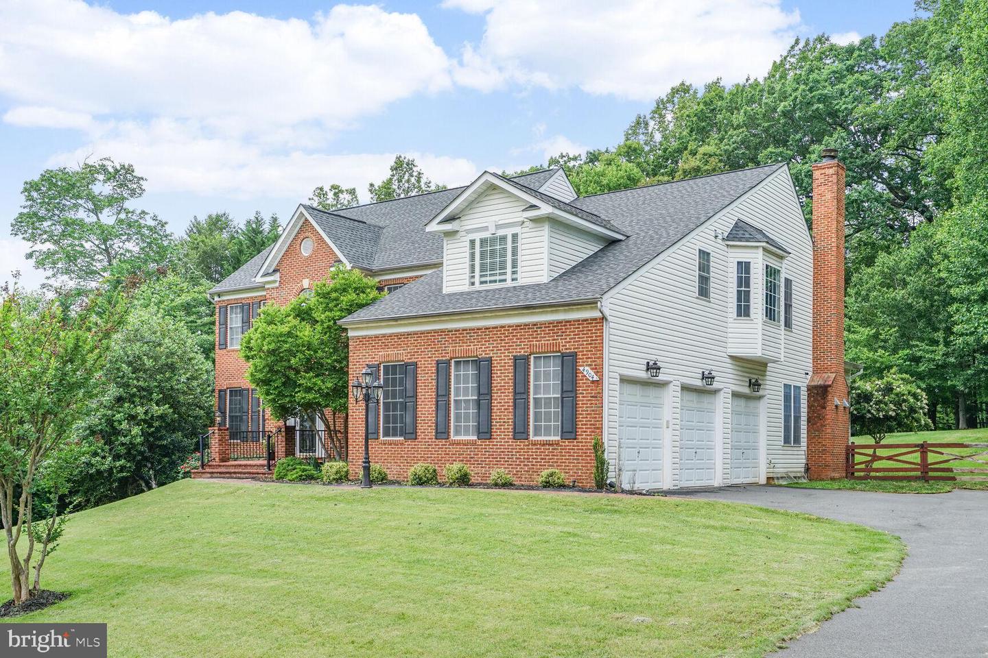 4904 CHARMED CT, WOODBRIDGE, Virginia 22192, 5 Bedrooms Bedrooms, 16 Rooms Rooms,4 BathroomsBathrooms,Residential,For sale,4904 CHARMED CT,VAPW2095612 MLS # VAPW2095612