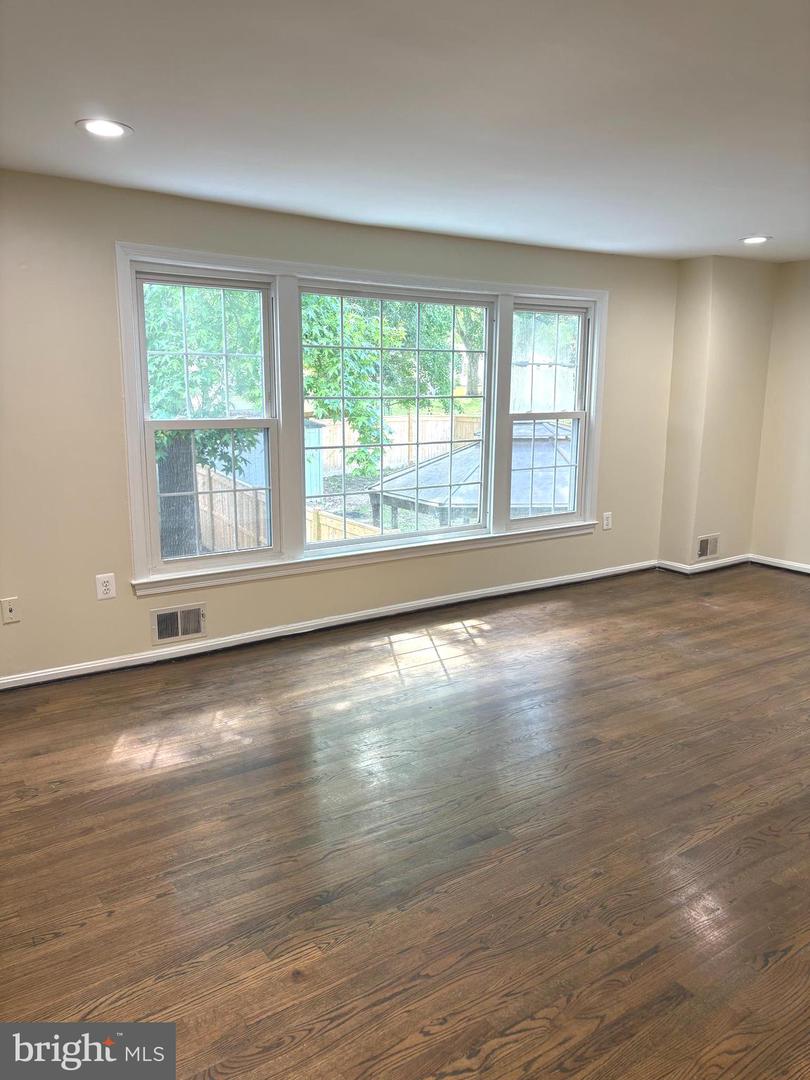 8141 LAKEPARK DR, ALEXANDRIA, Virginia 22309, 4 Bedrooms Bedrooms, ,2 BathroomsBathrooms,Residential,For sale,8141 LAKEPARK DR,VAFX2243168 MLS # VAFX2243168