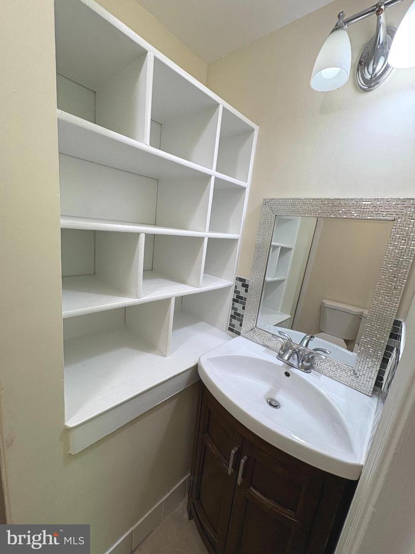 8141 LAKEPARK DR, ALEXANDRIA, Virginia 22309, 4 Bedrooms Bedrooms, ,2 BathroomsBathrooms,Residential,For sale,8141 LAKEPARK DR,VAFX2243168 MLS # VAFX2243168