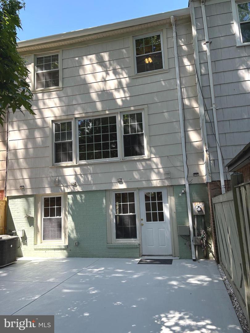 8141 LAKEPARK DR, ALEXANDRIA, Virginia 22309, 4 Bedrooms Bedrooms, ,2 BathroomsBathrooms,Residential,For sale,8141 LAKEPARK DR,VAFX2243168 MLS # VAFX2243168