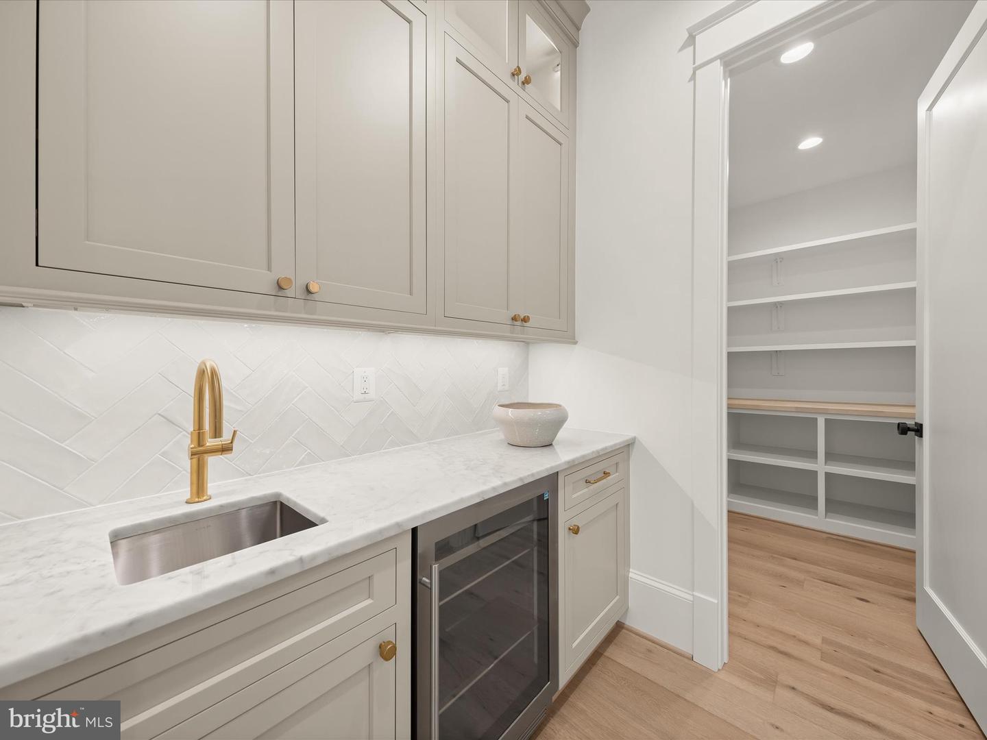 2951 N NOTTINGHAM ST, ARLINGTON, Virginia 22207, 6 Bedrooms Bedrooms, ,6 BathroomsBathrooms,Residential,For sale,2951 N NOTTINGHAM ST,VAAR2055194 MLS # VAAR2055194