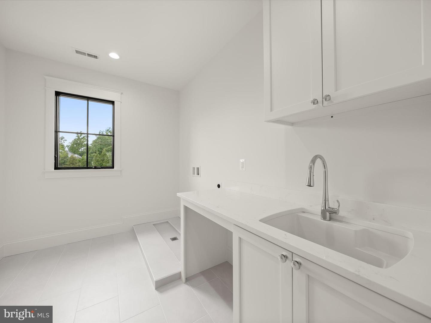 2951 N NOTTINGHAM ST, ARLINGTON, Virginia 22207, 6 Bedrooms Bedrooms, ,6 BathroomsBathrooms,Residential,For sale,2951 N NOTTINGHAM ST,VAAR2055194 MLS # VAAR2055194