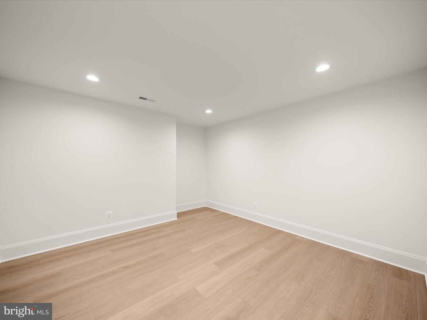 2951 N NOTTINGHAM ST, ARLINGTON, Virginia 22207, 6 Bedrooms Bedrooms, ,6 BathroomsBathrooms,Residential,For sale,2951 N NOTTINGHAM ST,VAAR2055194 MLS # VAAR2055194