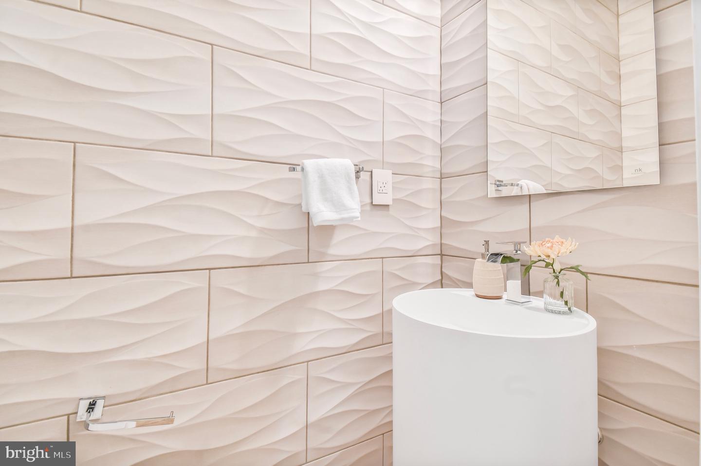 2515 ONTARIO RD NW #1, WASHINGTON, District Of Columbia 20009, 3 Bedrooms Bedrooms, ,2 BathroomsBathrooms,Residential,For sale,2515 ONTARIO RD NW #1,DCDC2195942 MLS # DCDC2195942