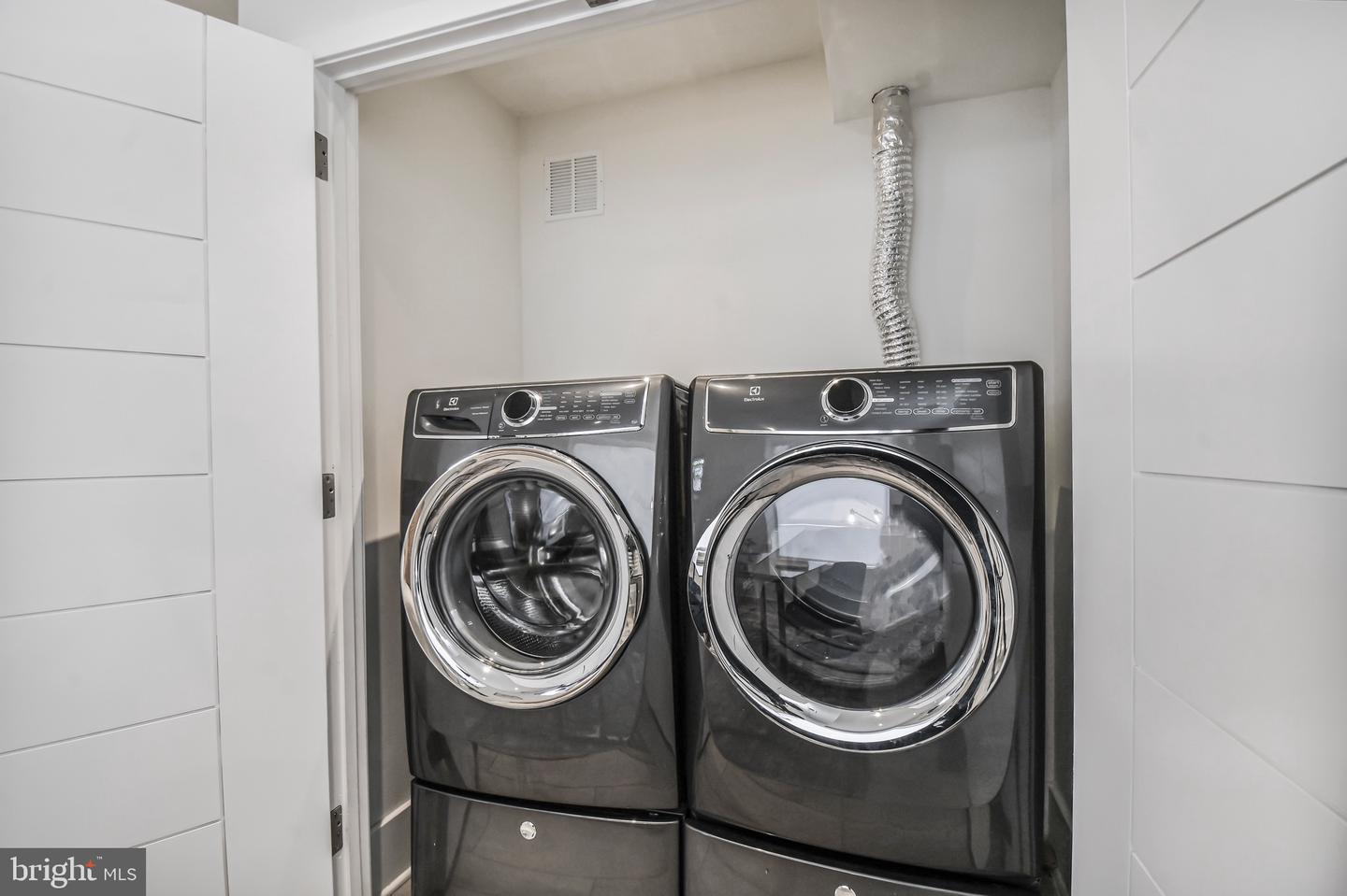 2515 ONTARIO RD NW #1, WASHINGTON, District Of Columbia 20009, 3 Bedrooms Bedrooms, ,2 BathroomsBathrooms,Residential,For sale,2515 ONTARIO RD NW #1,DCDC2195942 MLS # DCDC2195942