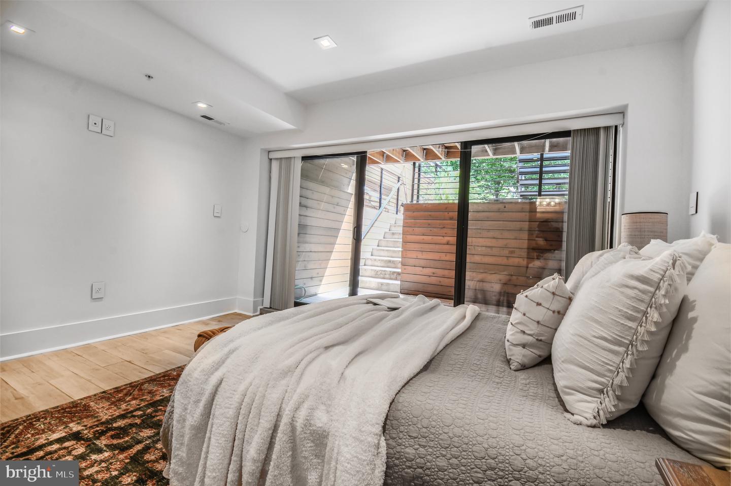 2515 ONTARIO RD NW #1, WASHINGTON, District Of Columbia 20009, 3 Bedrooms Bedrooms, ,2 BathroomsBathrooms,Residential,For sale,2515 ONTARIO RD NW #1,DCDC2195942 MLS # DCDC2195942