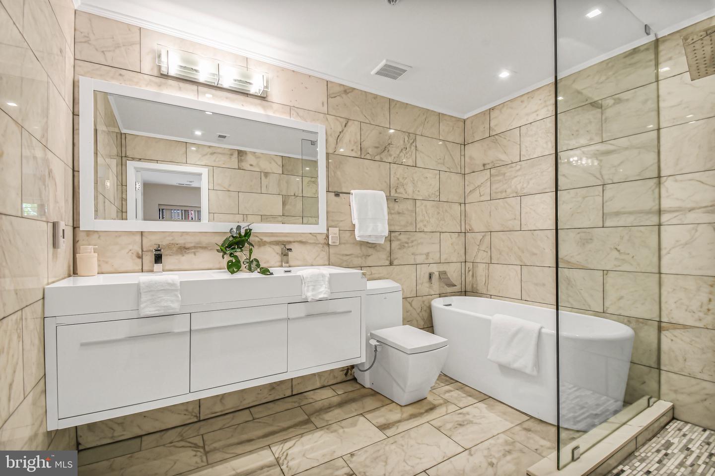 2515 ONTARIO RD NW #1, WASHINGTON, District Of Columbia 20009, 3 Bedrooms Bedrooms, ,2 BathroomsBathrooms,Residential,For sale,2515 ONTARIO RD NW #1,DCDC2195942 MLS # DCDC2195942